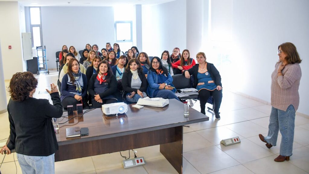 Continúan las capacitaciones para el personal de jardines de Infantes de Capital
