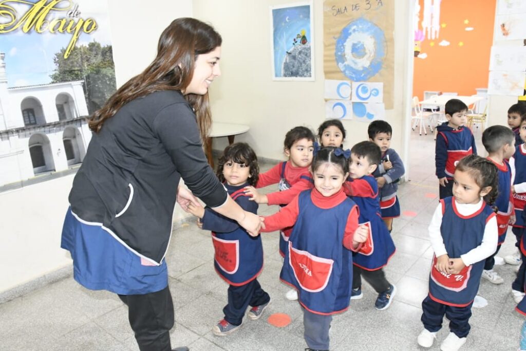 Convocan a cubrir cargos de maestra de sección en jardines de infantes de Capital