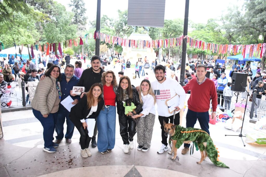 Realizaron una jornada de concientización por el día del animal en plaza Libertad