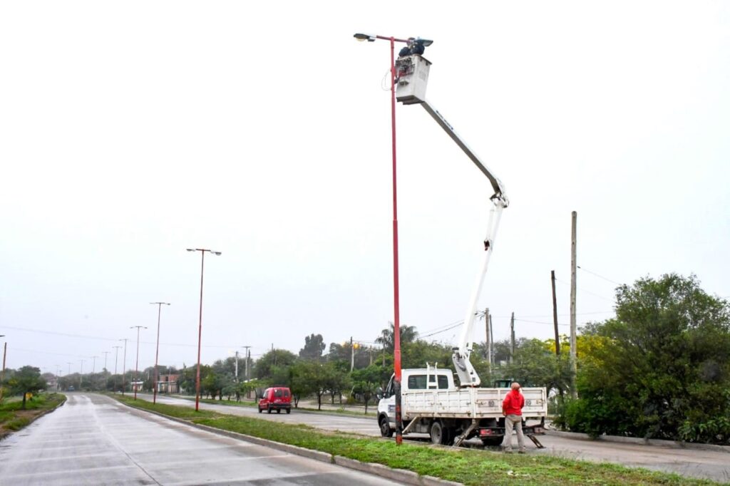 Avanza la reconversión lumínica a Led de la avenida Lugones