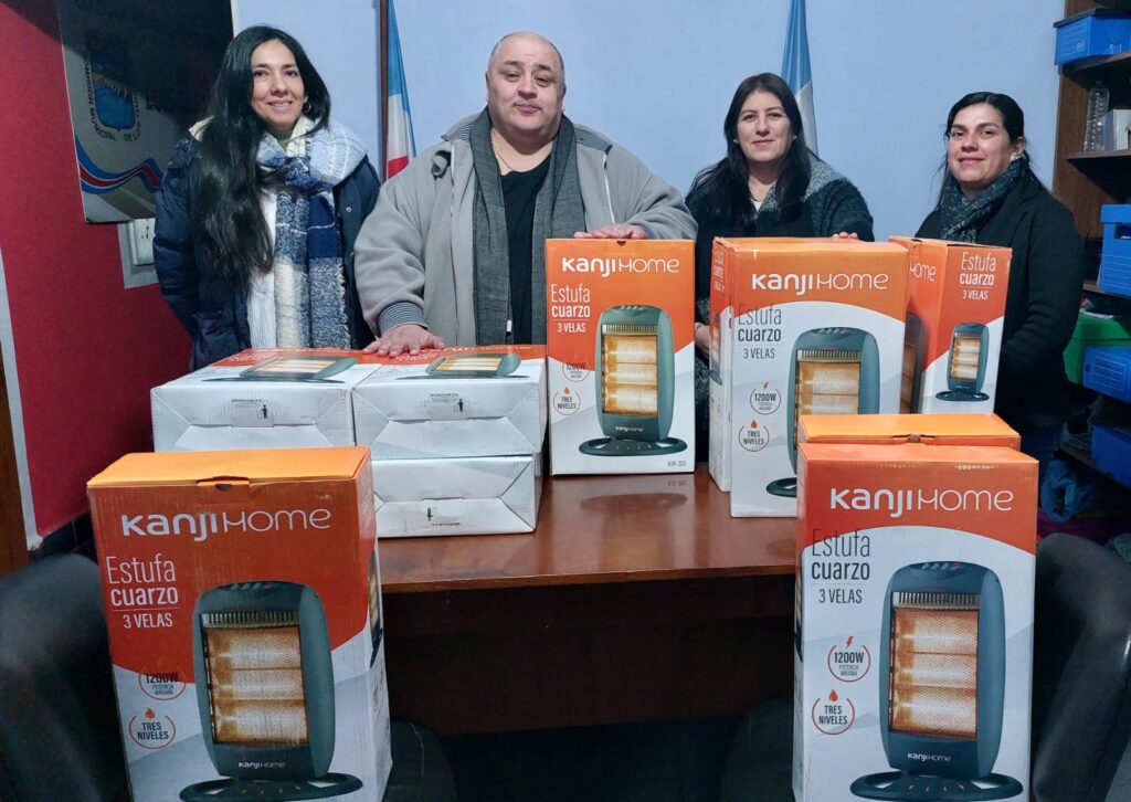La comuna de Los Quiroga donó estufas a la escuela y el jardín de infantes de Los Soria