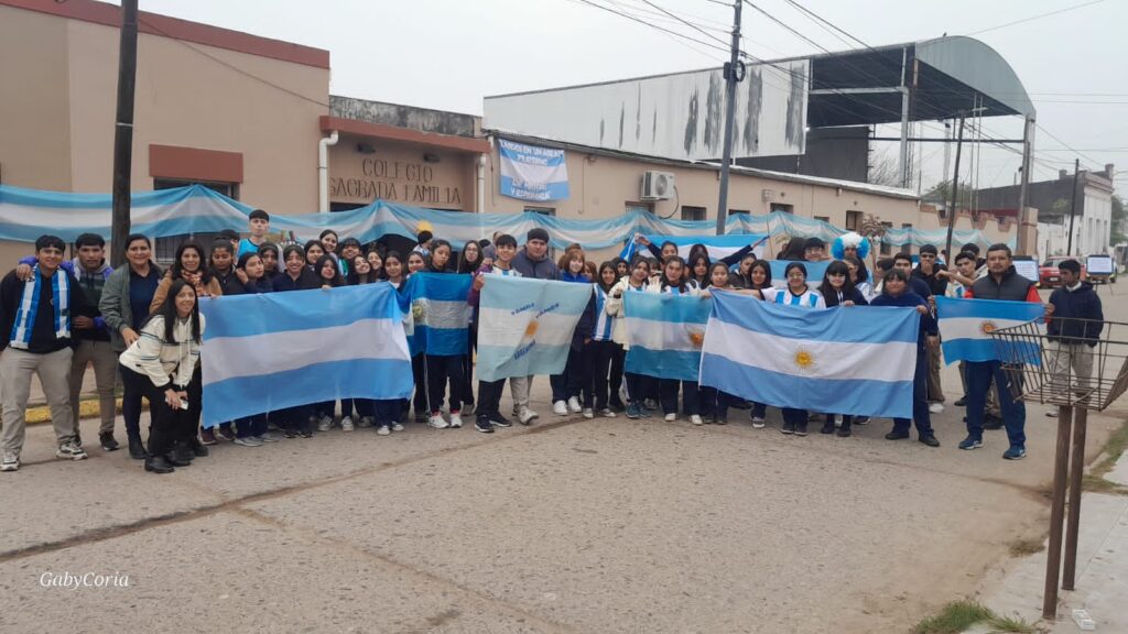 Los colores de la bandera argentina, la danza y la música “coparon” Añatuya