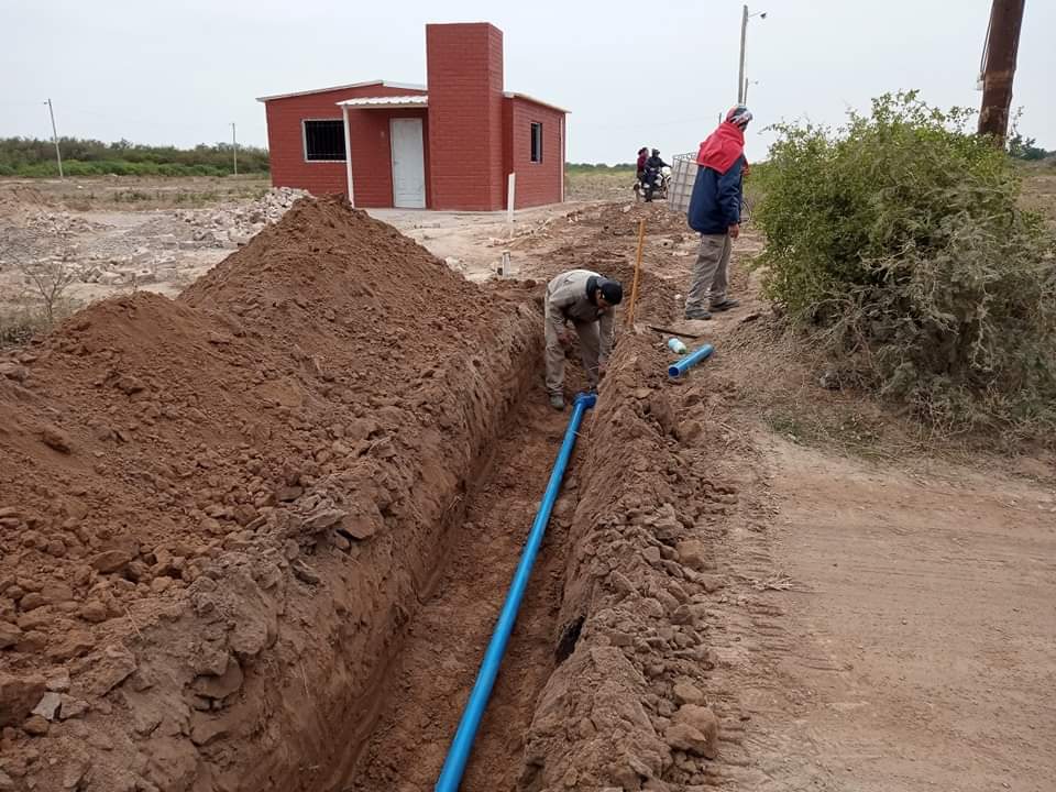 En Fernández trabajan en la extensión de la red de agua potable