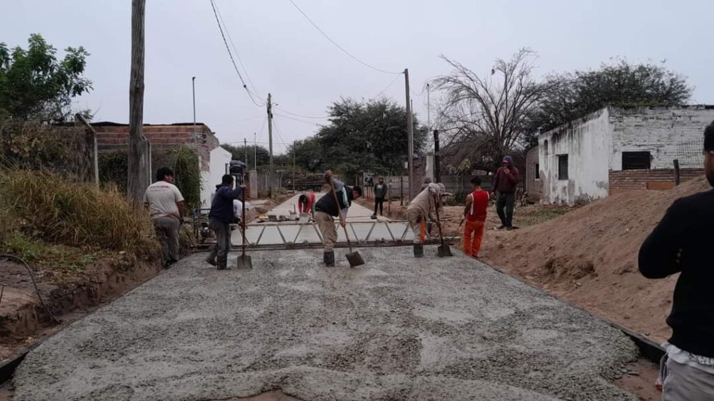 Continúan las obras para mejorar calles de la ciudad de Beltrán