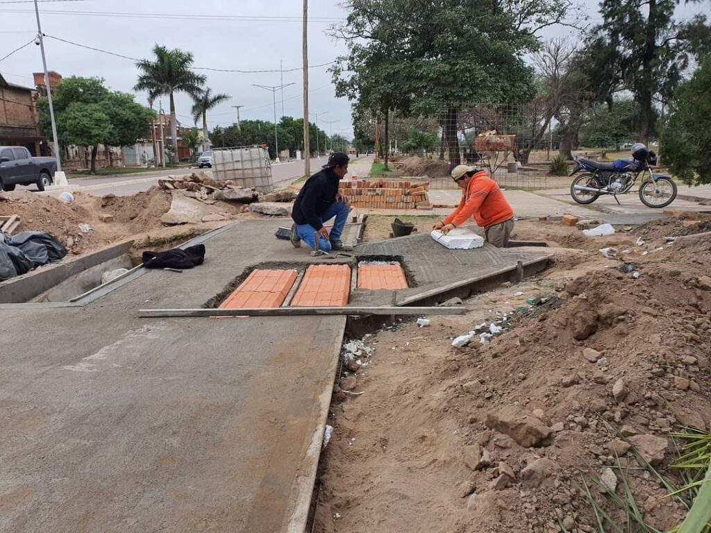 Continúan las obras para mejorar el sistema de desagües en Fernández