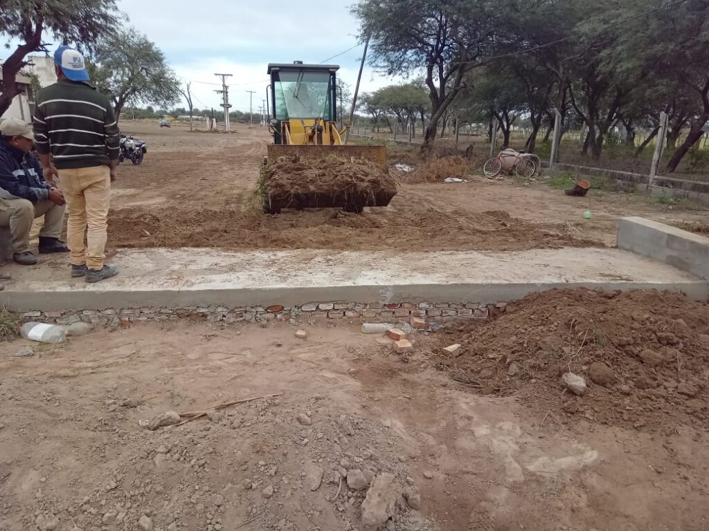 Ejecutan trabajos para recuperar y mejorar calles de Colonia El Simbolar