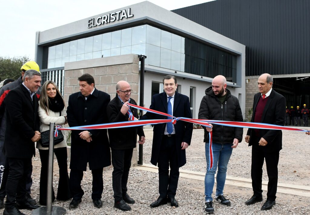 Zamora inauguró la primera fábrica de vidriado hermético en la provincia