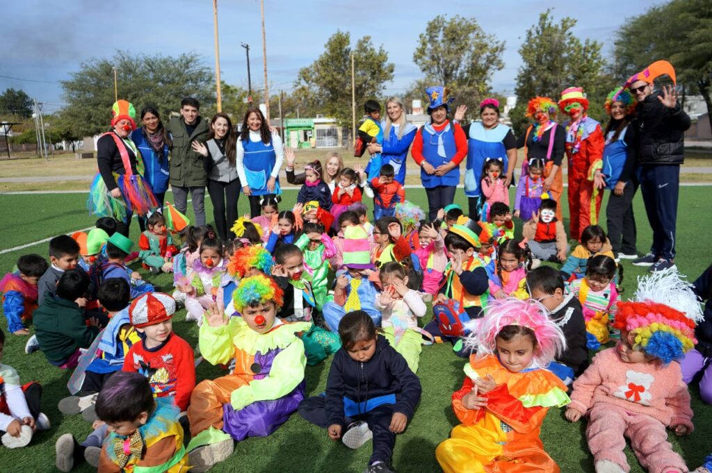 El Jardín de Infantes Municipal “Mi Pequeño Mundo” celebró 39 años de vida institucional El Jardín de Infantes Municipal “Mi Pequeño Mundo” celebró 39 años de vida institucional