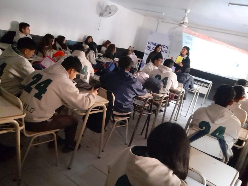 Trabajo en las escuelas para prevenir la violencia por motivo de género