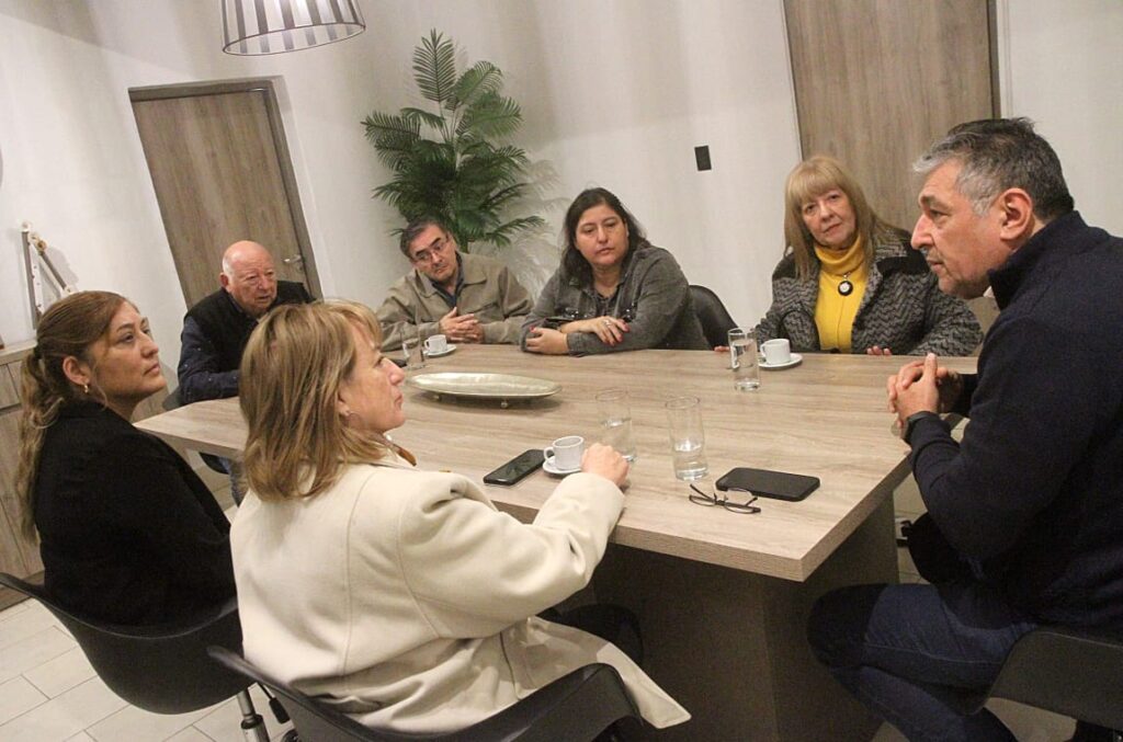 El intendente Nediani recibió a representantes del Centro de Comercio e Industria