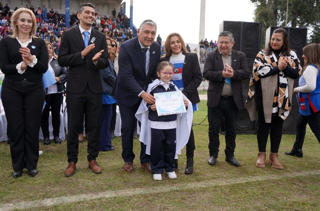 Nediani encabezó una emotiva Promesa a la Bandera de los alumnos de nivel inicial