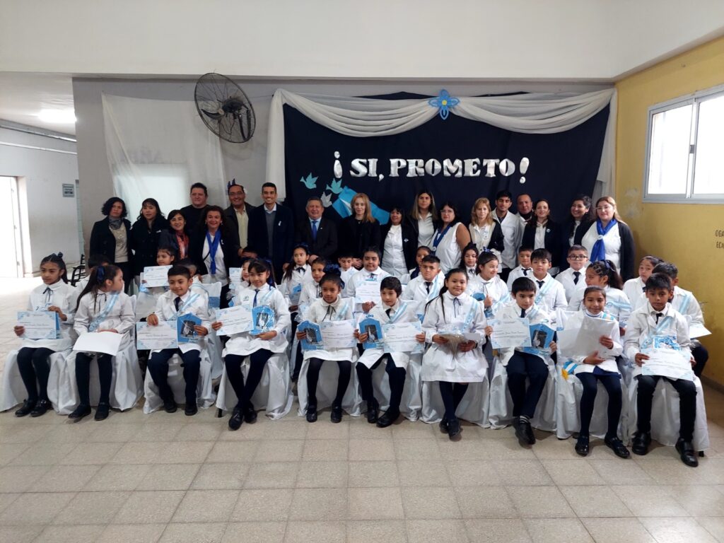 Alumnos de la Escuela Municipal Nº 1 rindieron homenaje a la Bandera Nacional