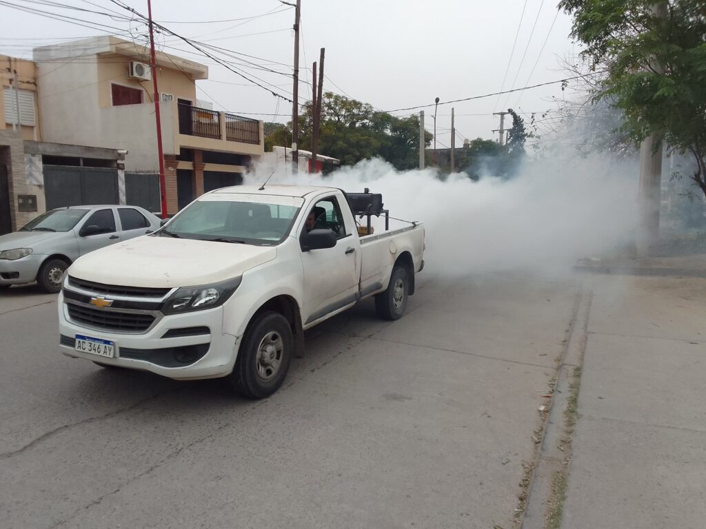 Continúan el programa de fumigaciones en ciudad Capital