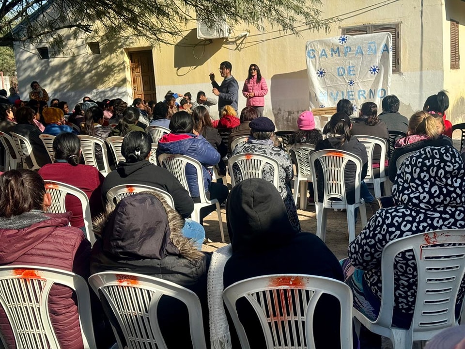 Vecinos de La Cañada trabajan en una campaña de invierno para ayudar a familias de la región