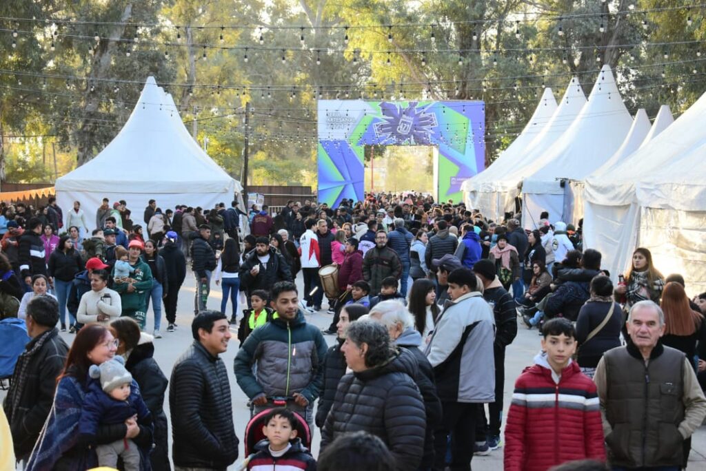 Una gran cantidad de personas visitaron la Feria Artesanal el primer fin de semana