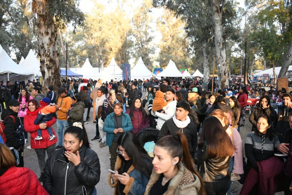 En el día de la Independencia una gran cantidad de personas visitaron la Feria Artesanal