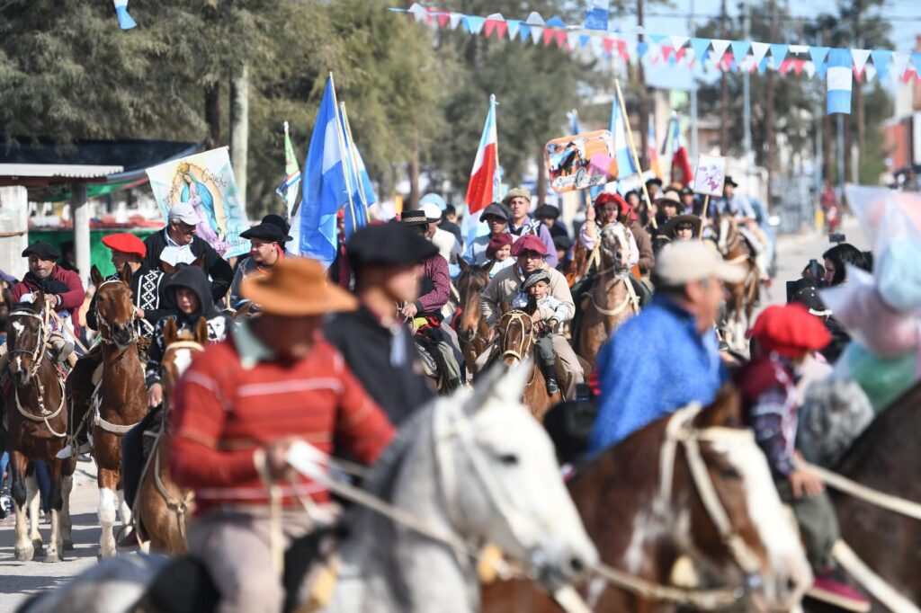 Icaño celebró sus 133 años con la inauguración de obras y el tradicional desfile de sulkys