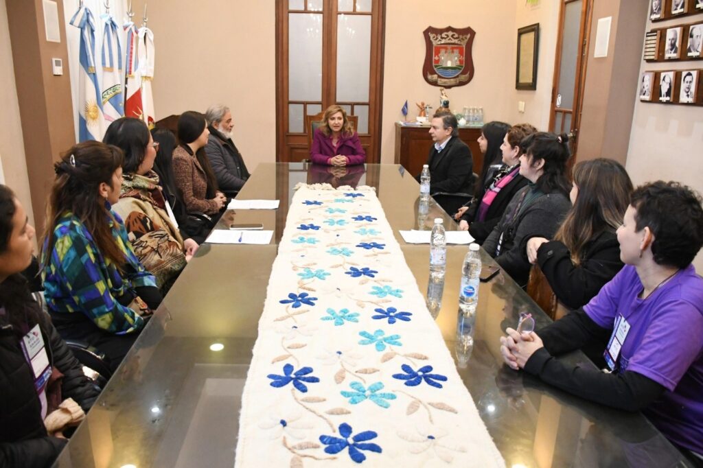 Fuentes se reunió con las organizadoras del Encuentro Nacional de Música de Mujeres Fuentes se reunió con las organizadoras del Encuentro Nacional de Música de Mujeres