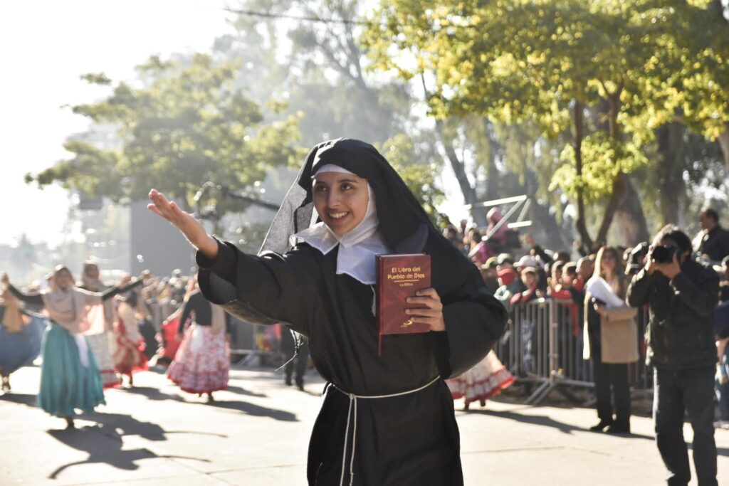 Los santiagueños les pusieron color a los festejos en el desfile cívico militar