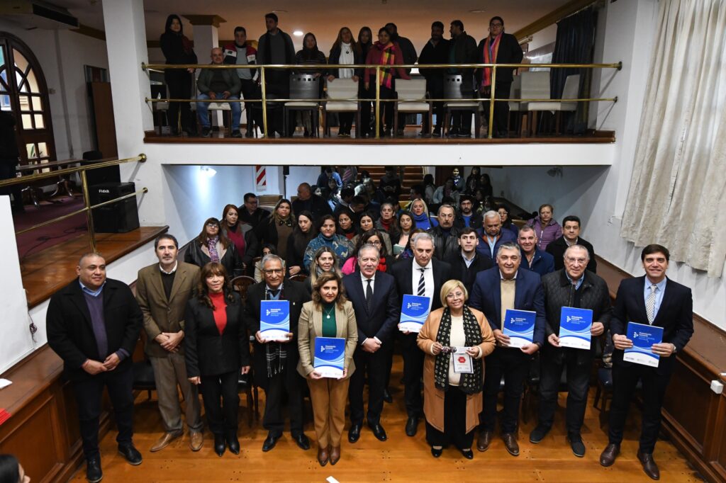 El gobierno firmó la adhesión a la lucha contra el trabajo infantil con la Secretaría de Trabajo y municipios El gobierno firmó la adhesión a la lucha contra el trabajo infantil con la Secretaría de Trabajo y municipios