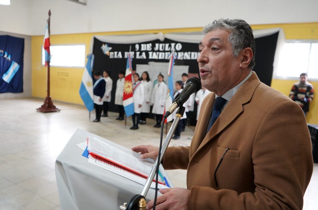 Nediani participó del acto en la Escuela Municipal N°1 conmemorando el “Día de la Independencia”