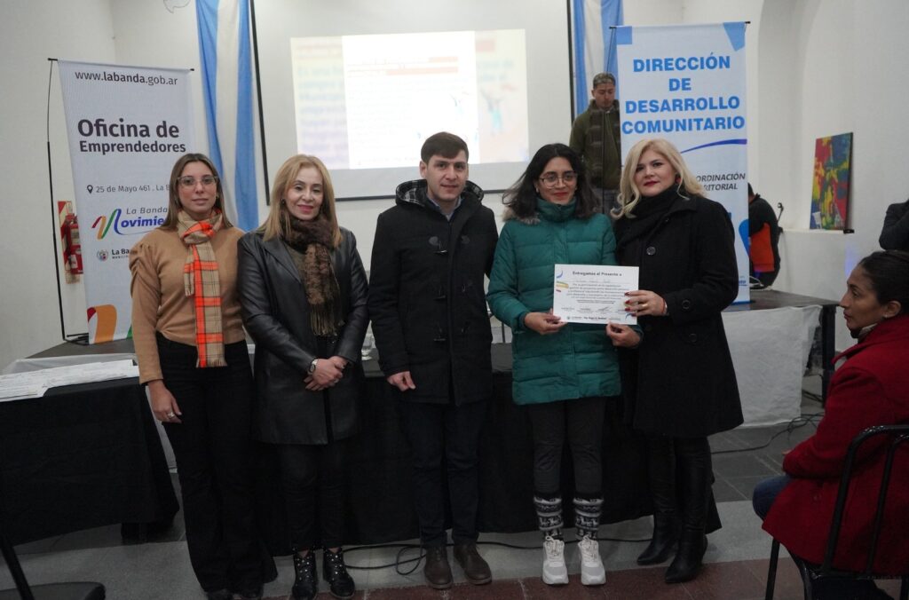 El municipio bandeño otorgó certificados a emprendedores que participaron de capacitaciones