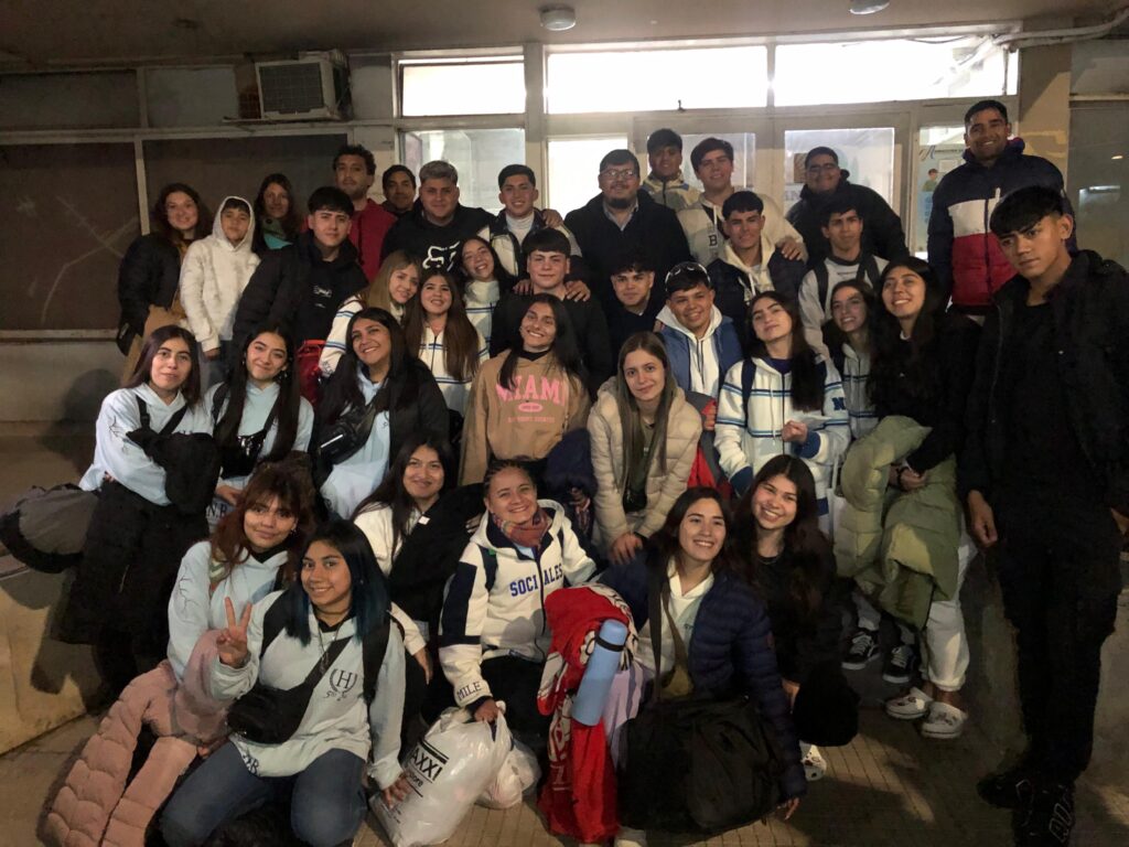 El municipio bandeño acompañó a los ganadores del viaje de egresados en su partida a Bariloche