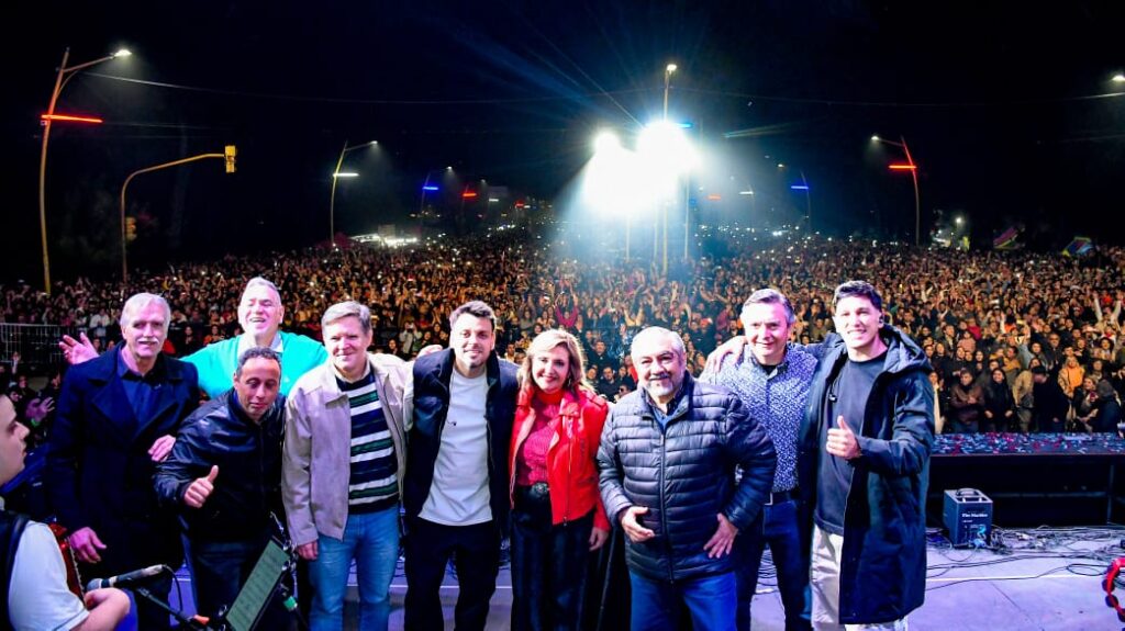 Una multitud participó del festival artístico por el 471° aniversario de la Madre de Ciudades