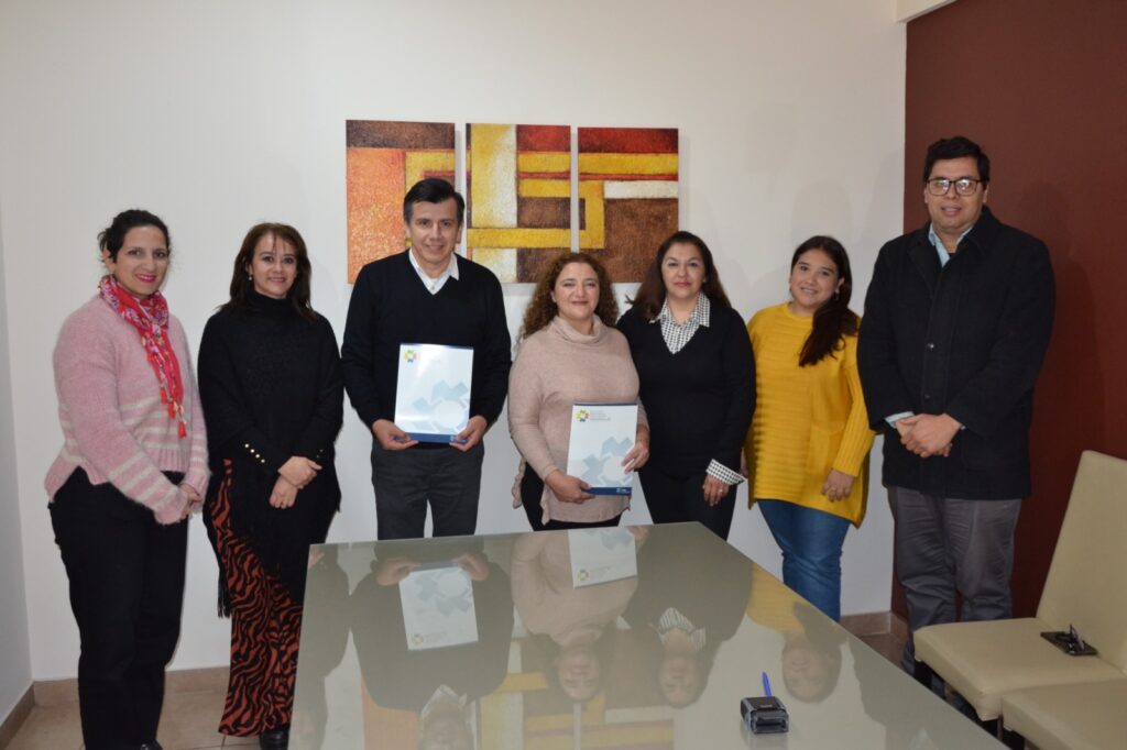 Humanidades fortalece su vínculo con entidades de profesionales santiagueños