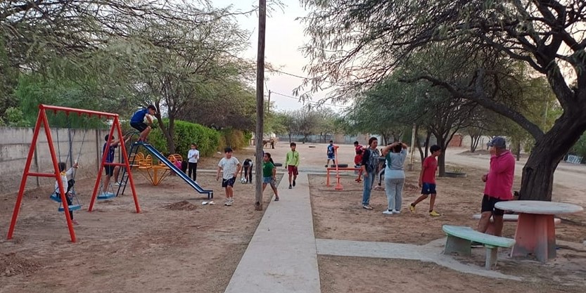 En la semana de los niños renuevan juegos infantiles en las plazas de La Cañada
