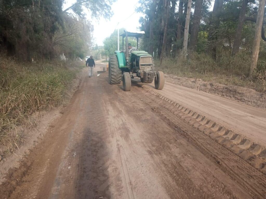 Refuerzan los operativos de mejoramiento de caminos en La Dársena y San Ramón Refuerzan los operativos de mejoramiento de caminos en La Dársena y San Ramón