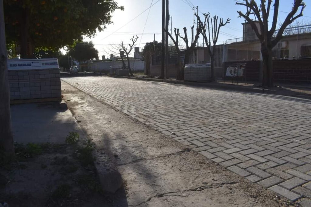 En Frías avanzan con diversas obras públicas para mejorar calles y espacios público