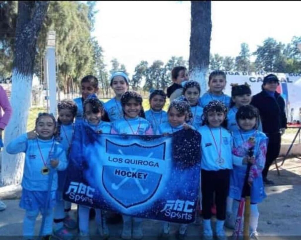 Notable desempeño de los equipos de hockey de Los Quiroga