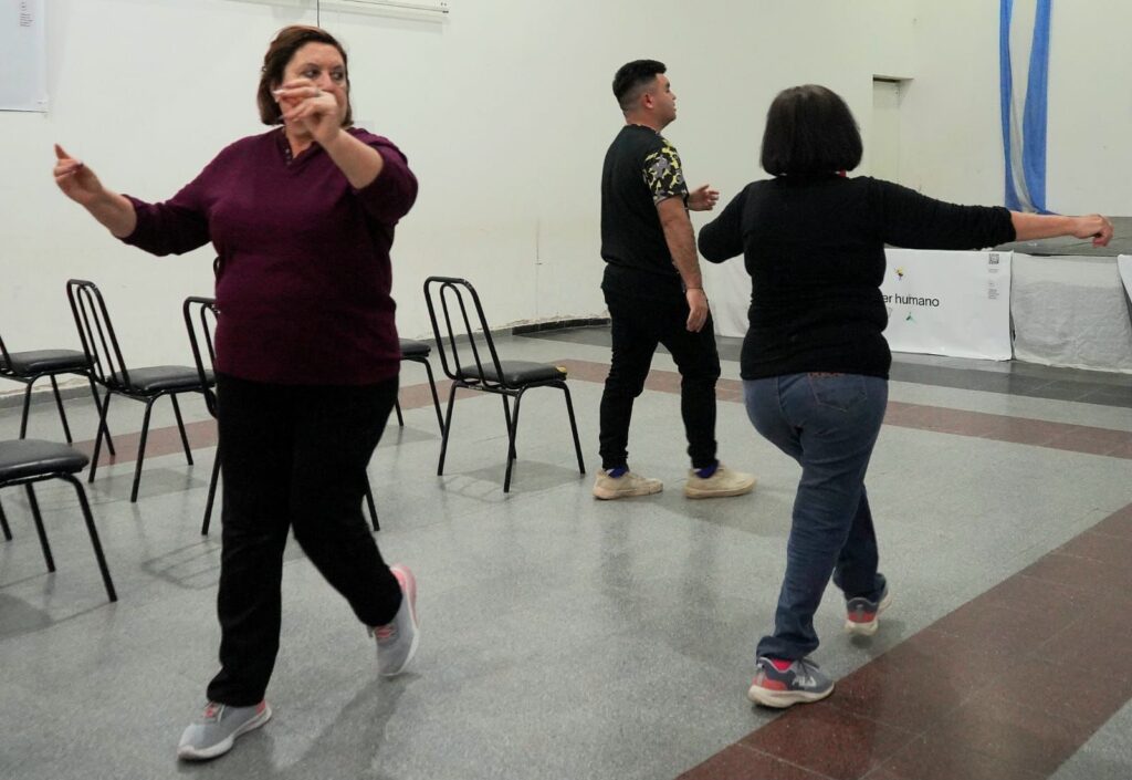 La Academia “Sentir Bandeño” inició sus clases de baile