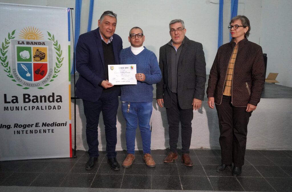 Nediani entregó certificados de capacitaciones al personal municipal