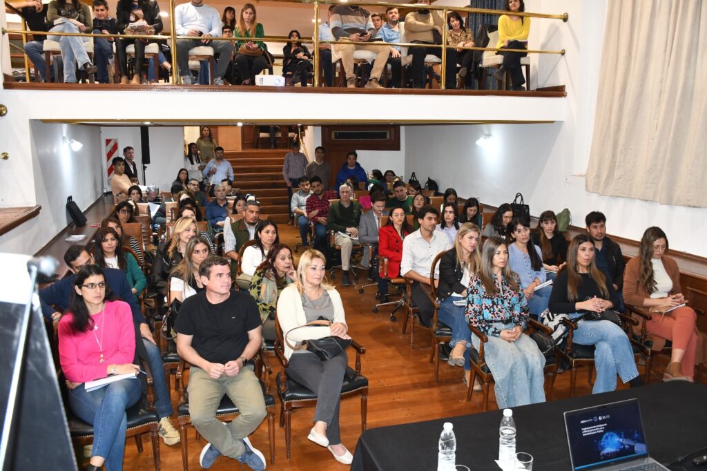 Capacitación sobre Inteligencia Artificial para empleados públicos de áreas legales