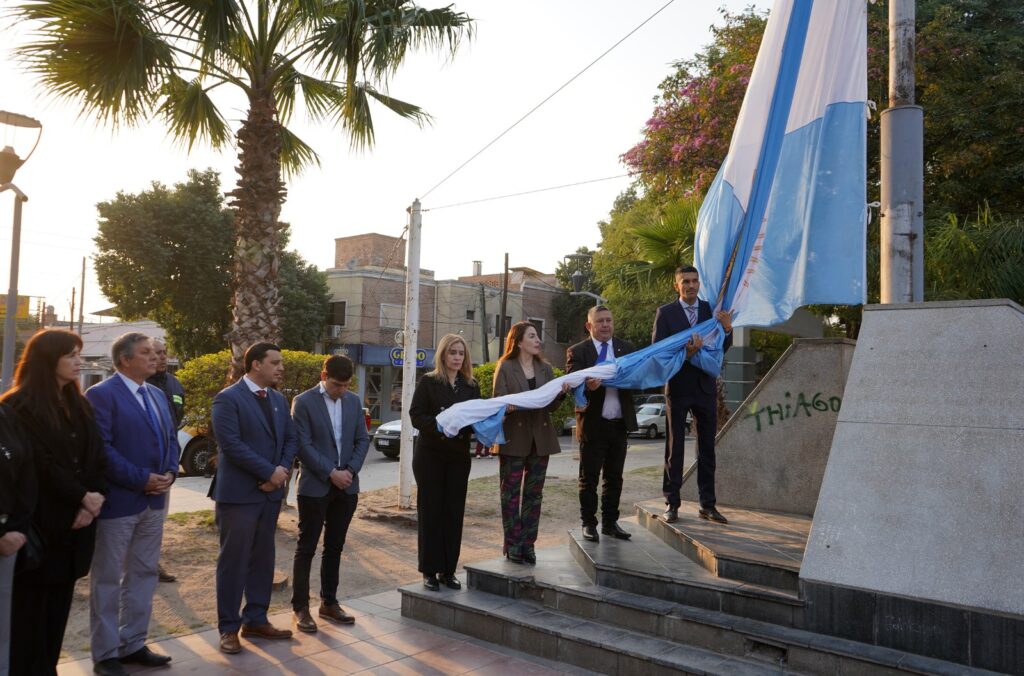 Las actividades conmemorativas del Gral. San Martín iniciaron con un izamiento de bandera