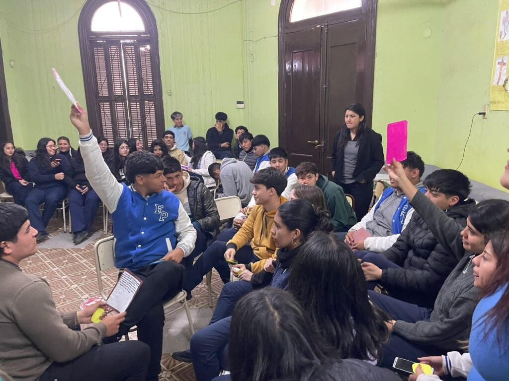 Alumnos del Colegio Fils Pierre participaron de un taller de prevención de violencia de género