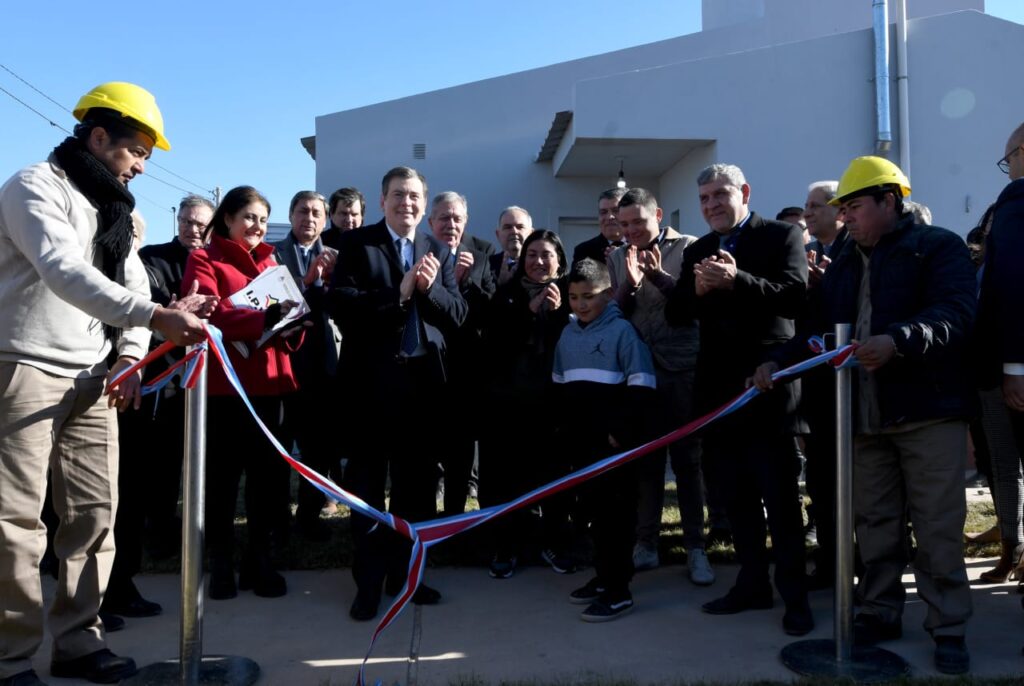 Zamora inauguró un barrio, un centro cultural, una plaza, pavimento y entregó viviendas sociales en Estación Zanjón