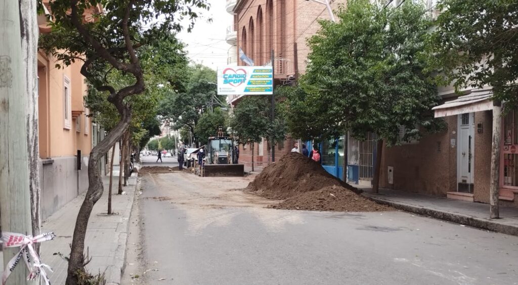 Por tareas de Aguas de Santiago habrá corte de calzada en calle Independencia
