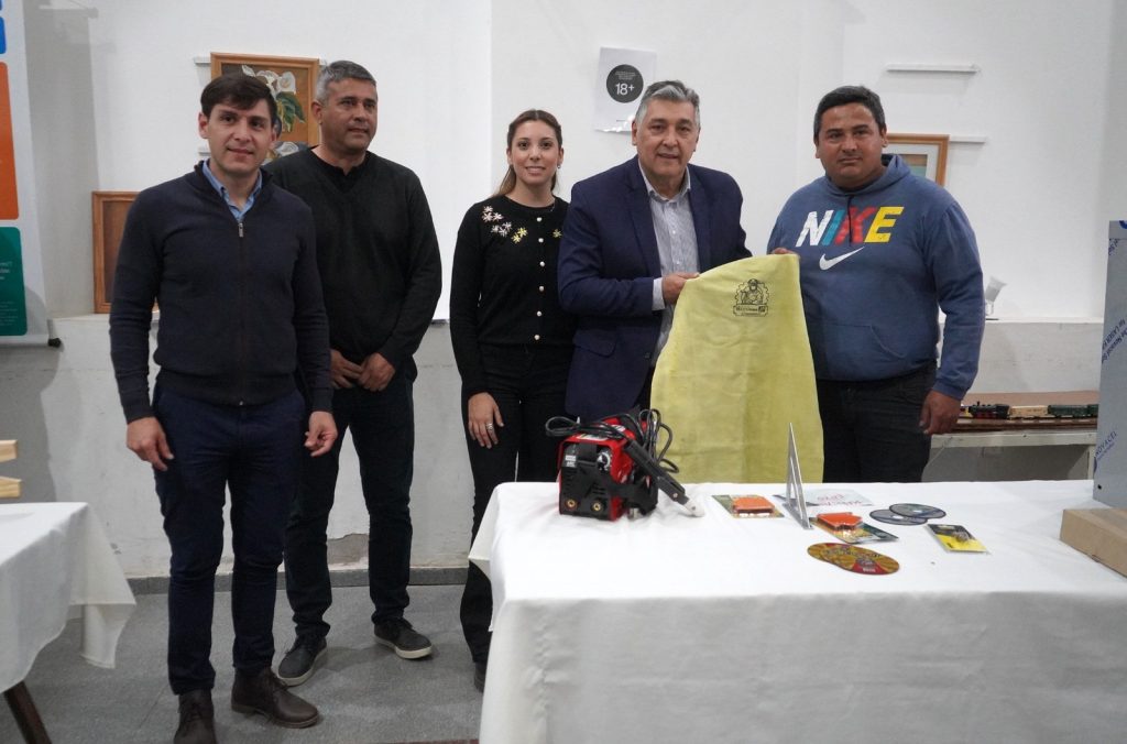 Nediani entregó herramientas de trabajo a nueve emprendedores bandeños