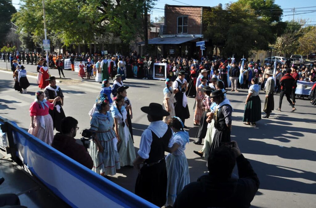 La Banda invita a los vecinos al acto protocolar y los festejos por el aniversario de la ciudad