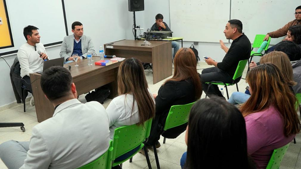 Emprendedores bandeños fueron capacitados en “Cómo vender rápido por las redes sociales”