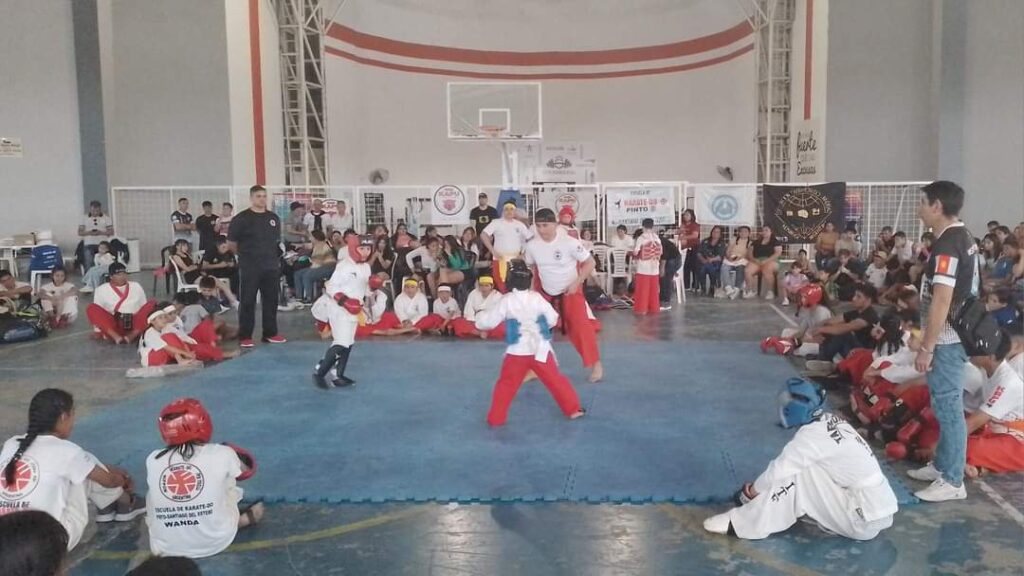 Realizan con éxito un torneo de la Escuela de karate do