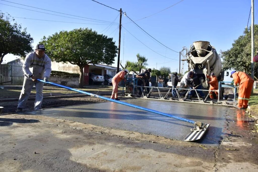 Frías: Ponen en marcha la pavimentación en el barrio Villa Paulina