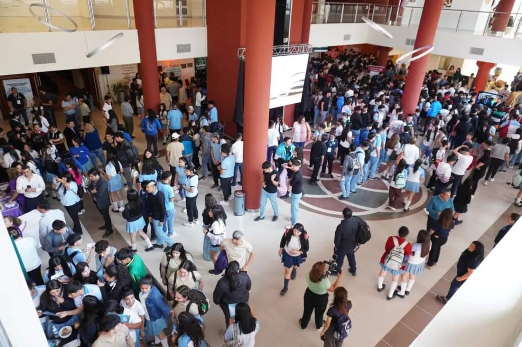 Las Termas: Estudiantes de secundaria participaron de una Feria de Oferta Educativa Las Termas: Estudiantes de secundaria participaron de una Feria de Oferta Educativa