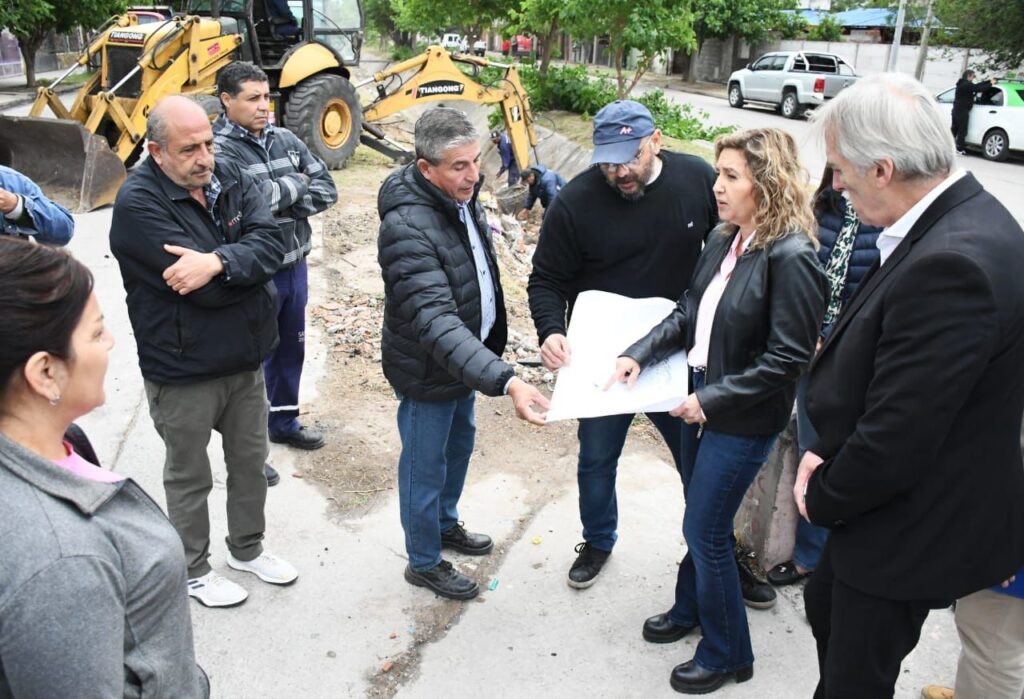 Avanzan con la limpieza integral del desagüe del barrio Siglo XXI