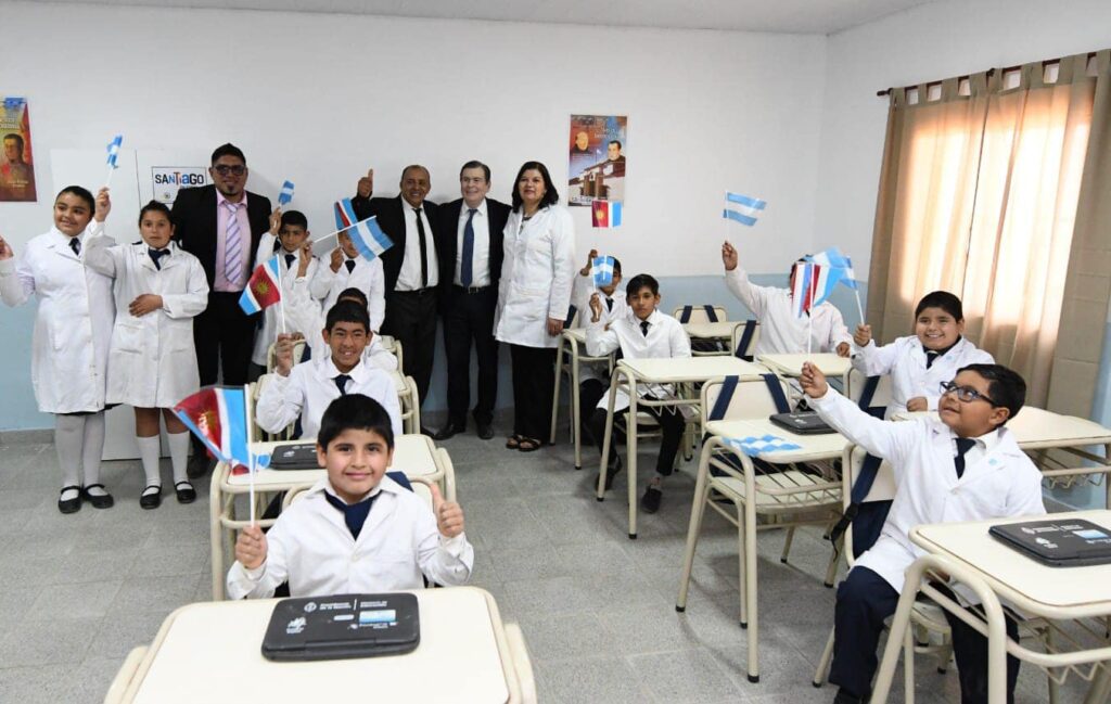 Suri Pozo: Entregan viviendas sociales e inauguran edificios educativos que reciben a 19 alumnos