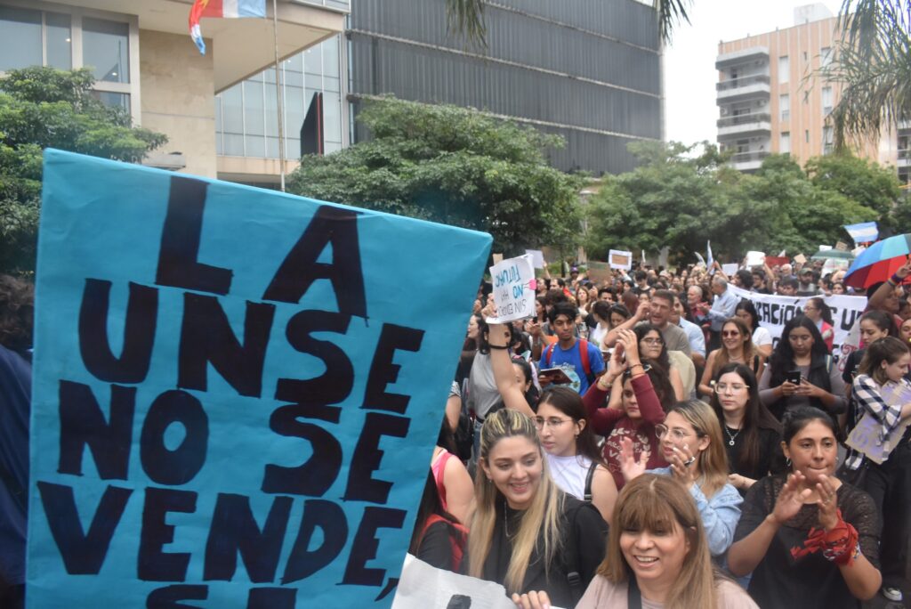 La UNSE sale a las calles para marchar contra el veto a la ley de financiamiento universitario