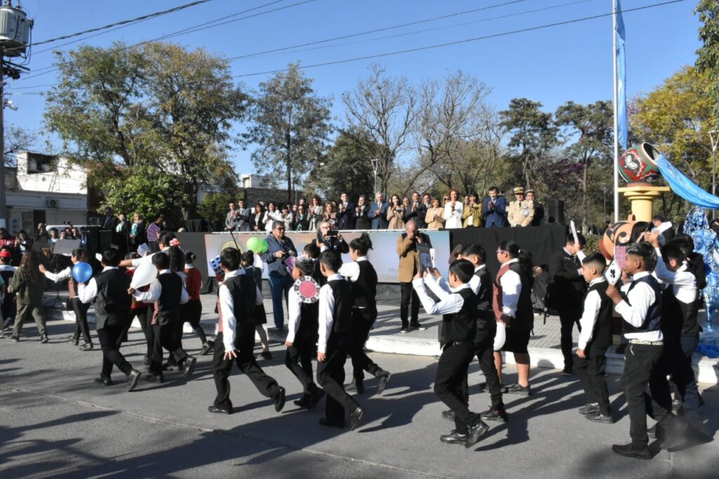 Acto oficial y desfile por el  70° aniversario de Las Termas  